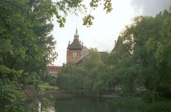 30 Budapest - Vajdahunyad Catle.jpg - ASCII